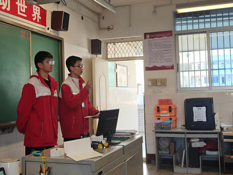 1755311104679044913.jpg 随堂展示(田、杨).jpg