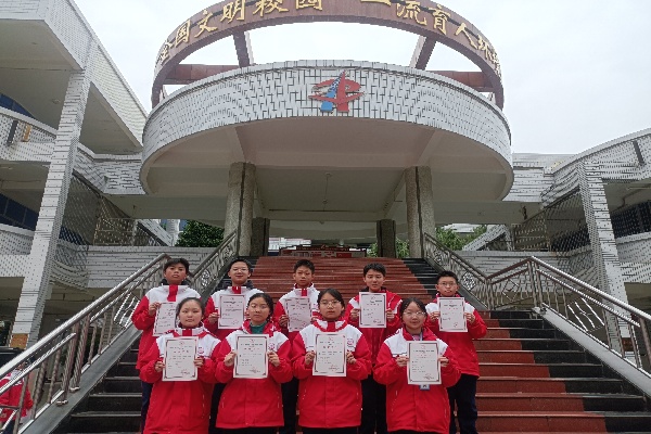 1767663648547061417.jpg 科创获奖合影 (1).jpg